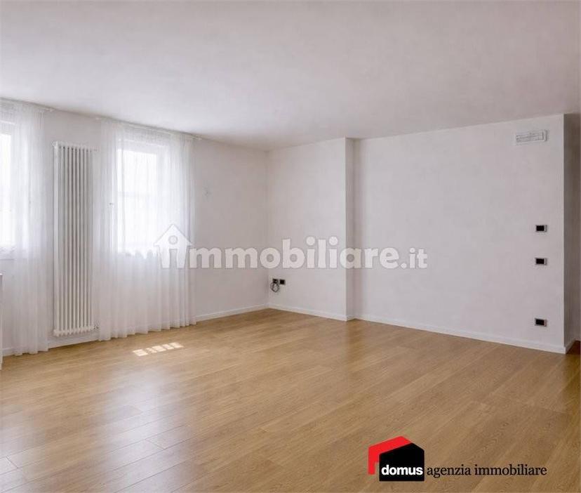 Appartamento via Santa Maria Maddalena, Centro, Thiene — foto 3 di 19
