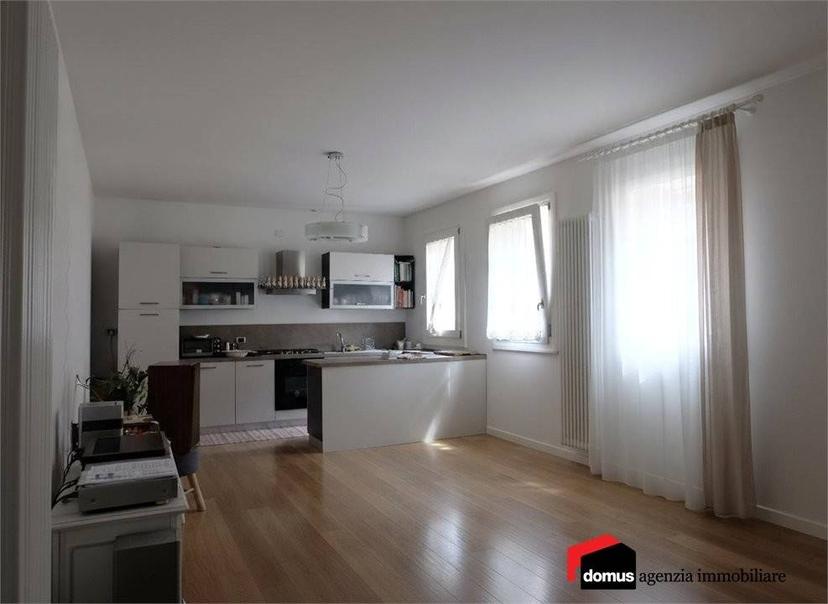 Appartamento via Santa Maria Maddalena, Centro, Thiene — foto 2 di 19
