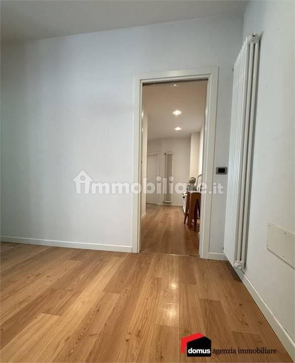 Appartamento via Santa Maria Maddalena, Centro, Thiene — foto 4 di 19