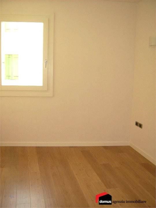 Appartamento via Santa Maria Maddalena, Centro, Thiene — foto 8 di 19