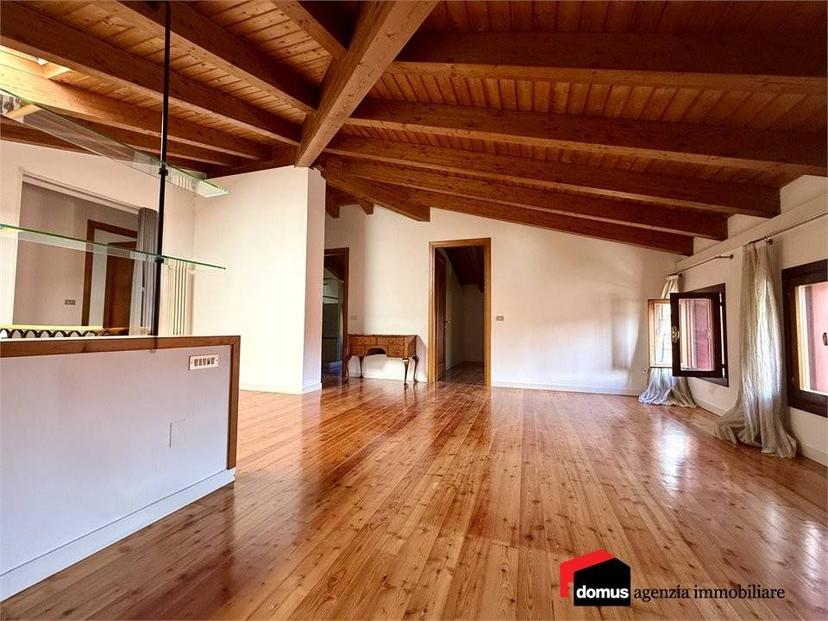 Appartamento su più livelli, Centro, Thiene — foto 2 di 20