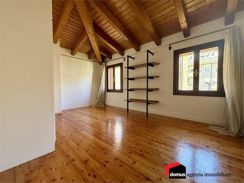 Appartamento su più livelli, Centro, Thiene — foto 3 di 20
