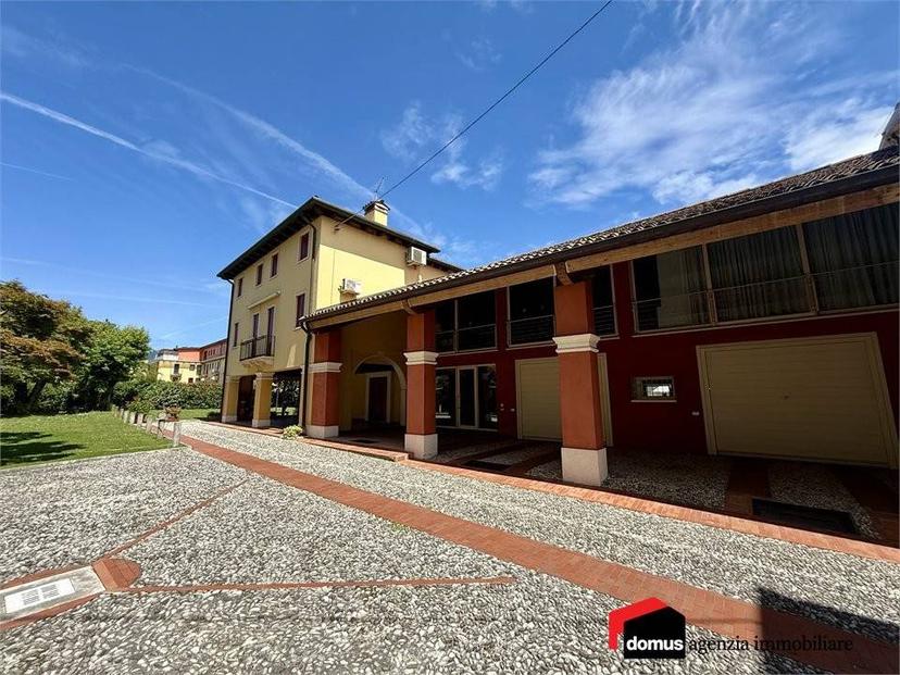 Appartamento su più livelli, Centro, Thiene