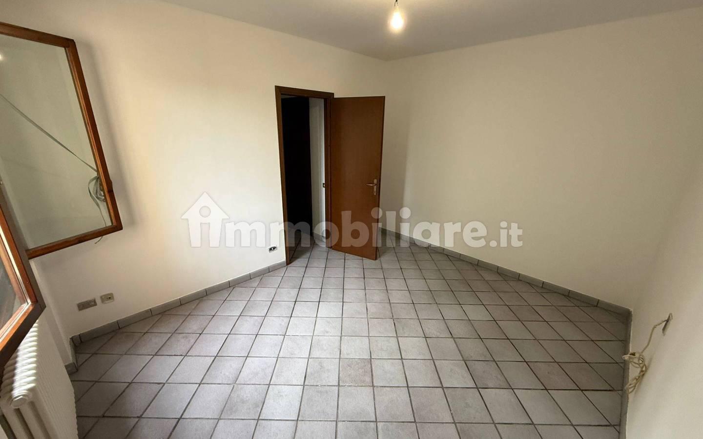 Trilocale via Monte Rosa 25, Centro, Giussano