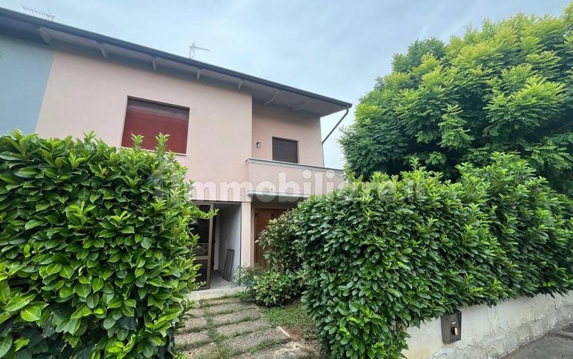 Villa a schiera viale Luigi Cherubini 4, Centro, Reggiolo — foto 9 di 22