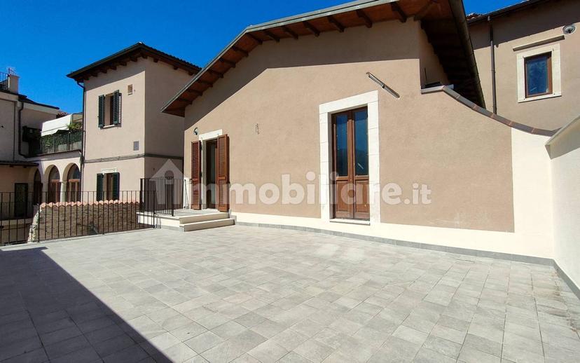 Trilocale ottimo stato, primo piano, Villa Comunale, L'Aquila — foto 2 di 50