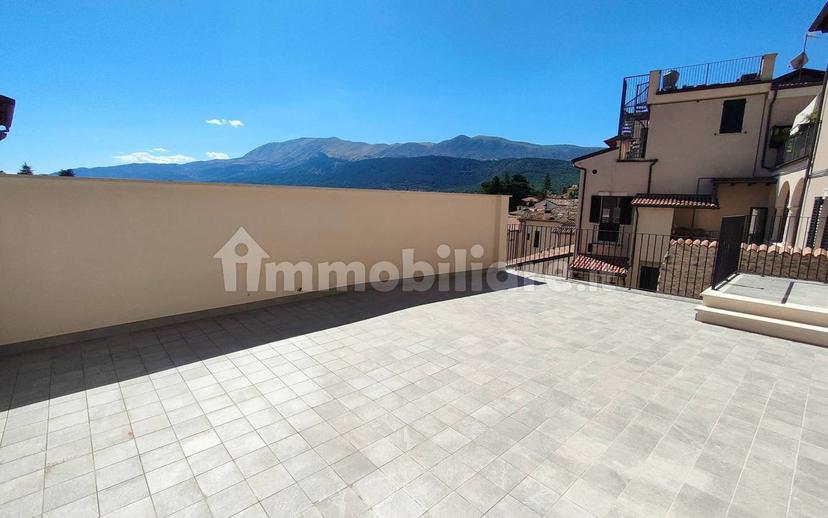 Trilocale ottimo stato, primo piano, Villa Comunale, L'Aquila — foto 22 di 50
