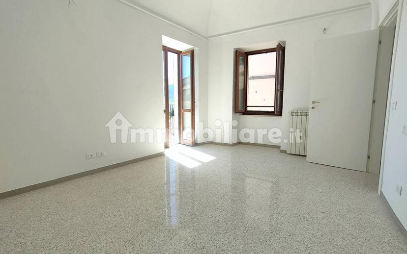 Trilocale ottimo stato, primo piano, Villa Comunale, L'Aquila — foto 35 di 50