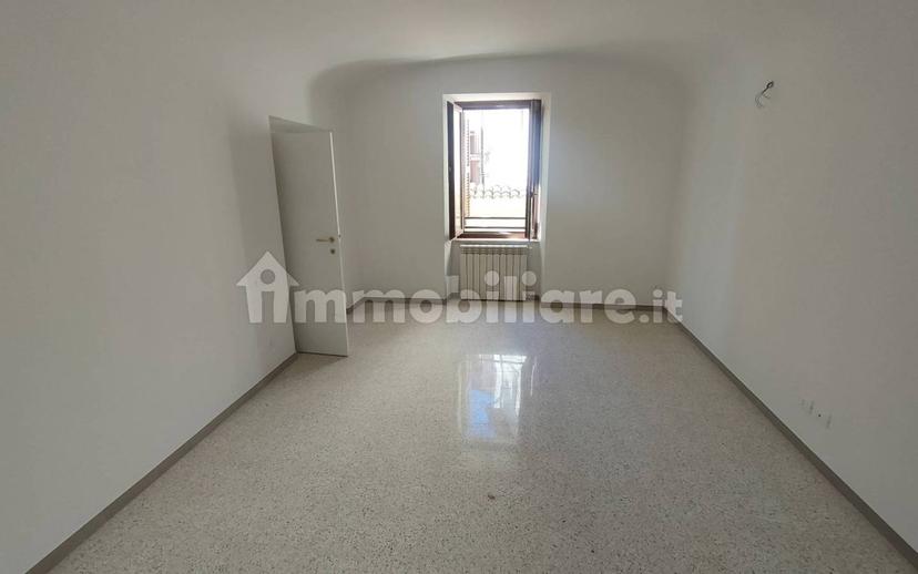 Trilocale ottimo stato, primo piano, Villa Comunale, L'Aquila — foto 15 di 50