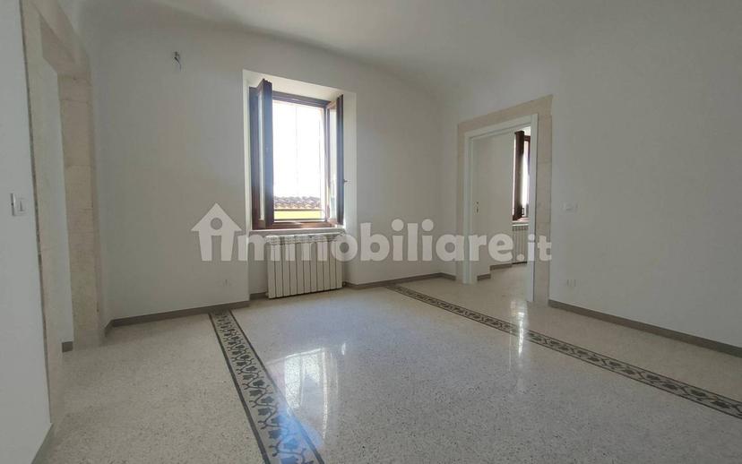 Trilocale ottimo stato, primo piano, Villa Comunale, L'Aquila — foto 13 di 50