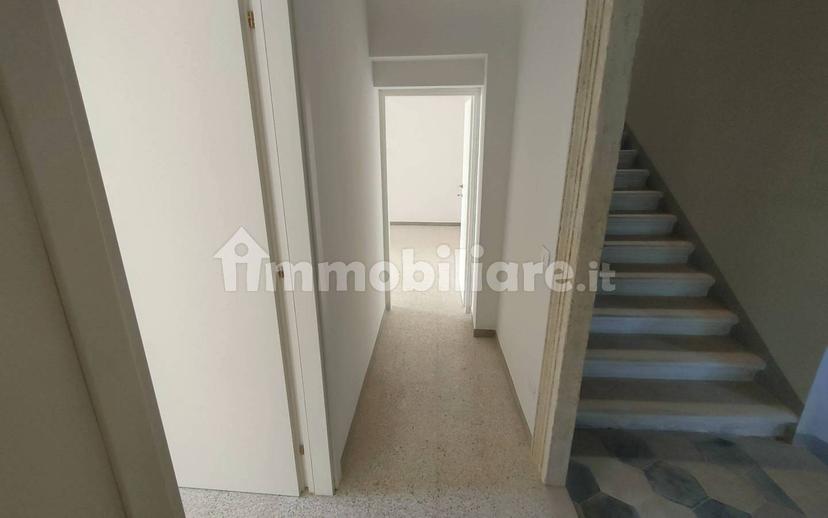 Trilocale ottimo stato, primo piano, Villa Comunale, L'Aquila — foto 46 di 50
