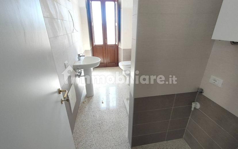 Trilocale ottimo stato, primo piano, Villa Comunale, L'Aquila — foto 30 di 50