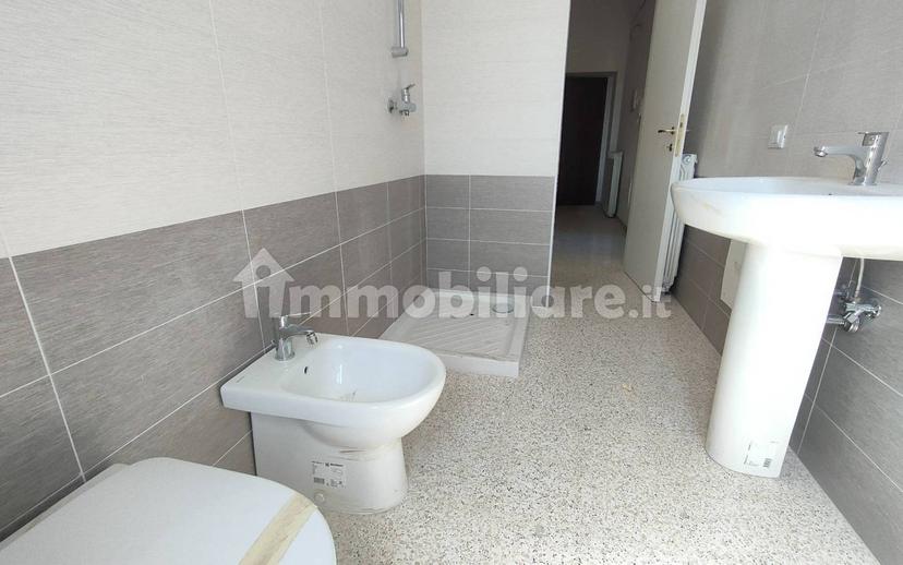 Trilocale ottimo stato, primo piano, Villa Comunale, L'Aquila — foto 31 di 50