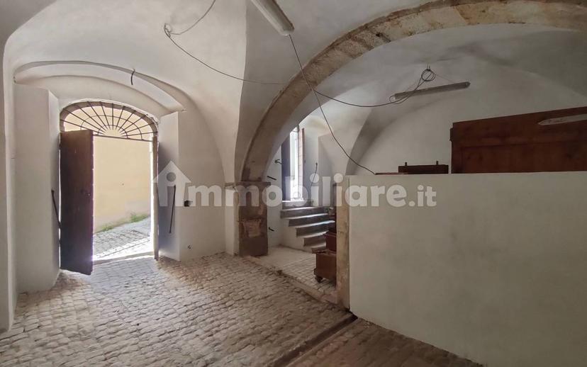 Trilocale ottimo stato, primo piano, Villa Comunale, L'Aquila — foto 6 di 50
