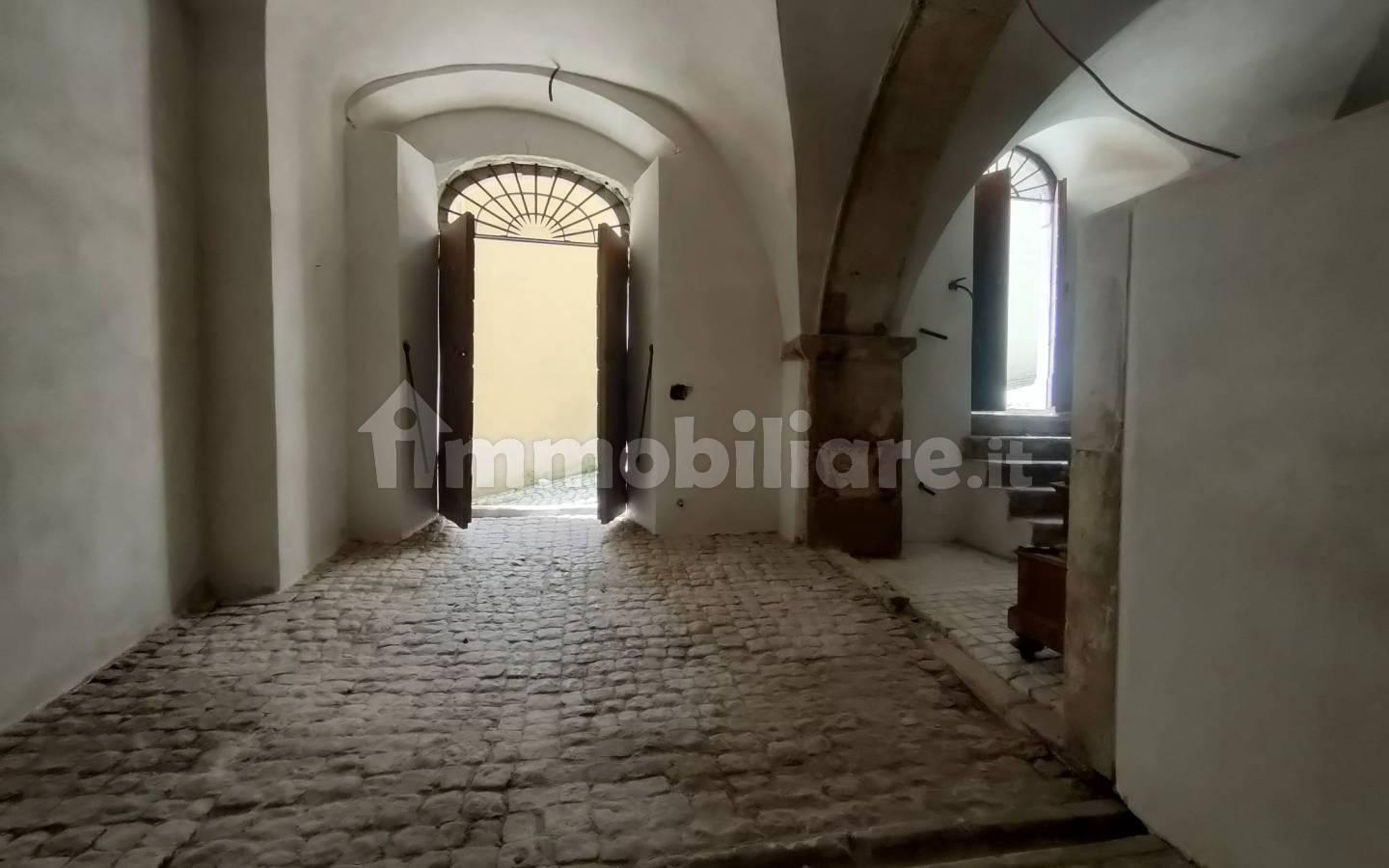 Trilocale ottimo stato, primo piano, Villa Comunale, L'Aquila