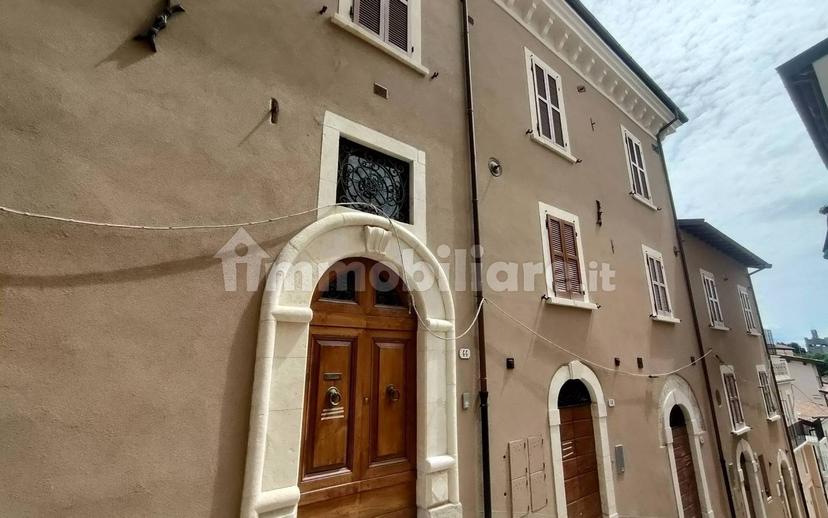 Trilocale ottimo stato, primo piano, Villa Comunale, L'Aquila — foto 39 di 50