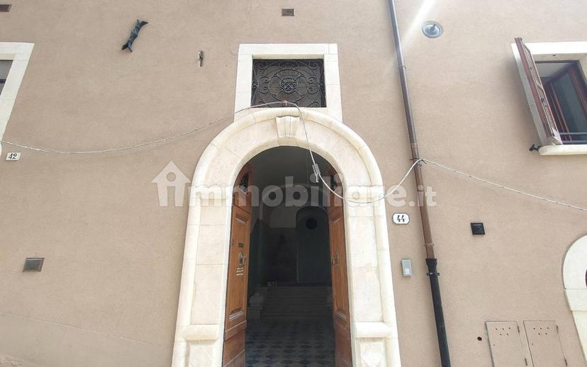 Trilocale ottimo stato, primo piano, Villa Comunale, L'Aquila — foto 43 di 50