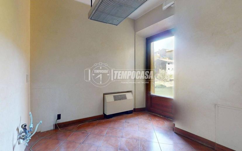 Trilocale via Massari 14, Centro, Mantova — foto 30 di 32