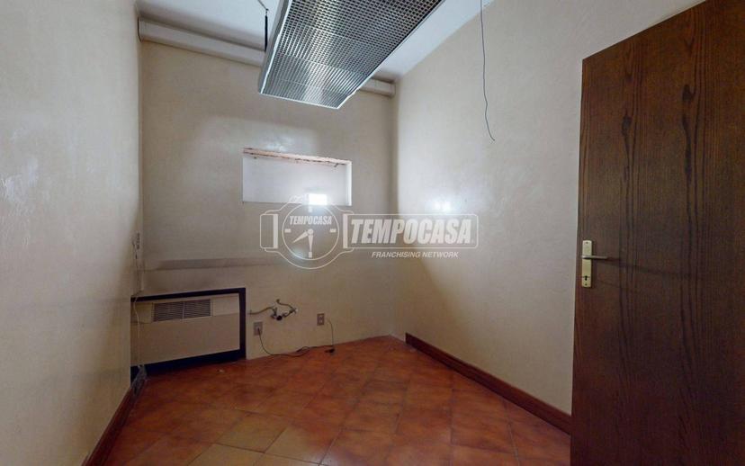 Trilocale via Massari 14, Centro, Mantova