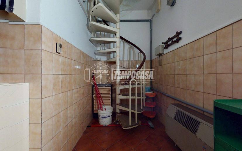 Trilocale via Massari 14, Centro, Mantova — foto 5 di 32