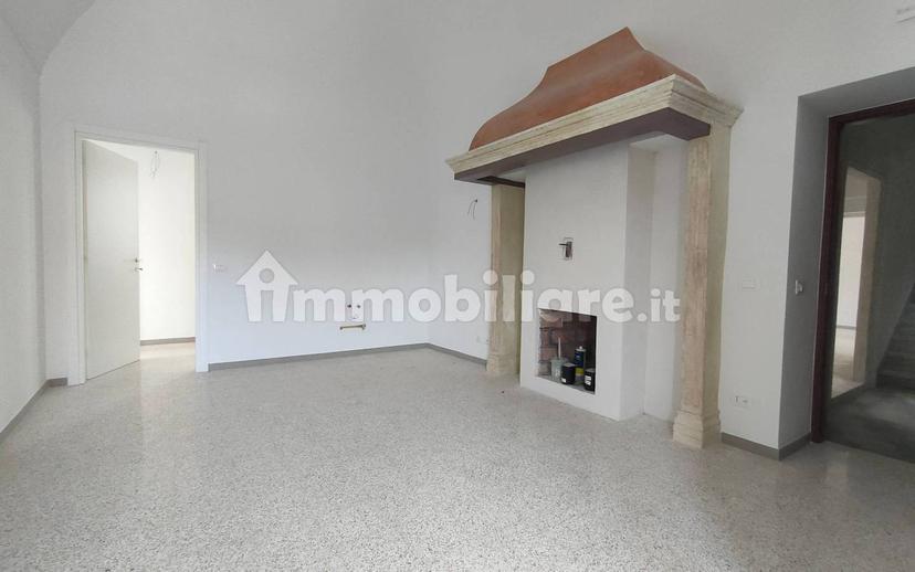 Trilocale ottimo stato, primo piano, Villa Comunale, L'Aquila — foto 34 di 50