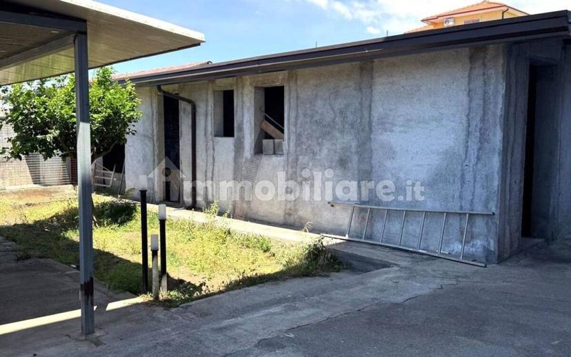 Appartamento via Tiziano 14, Villaggio Del Pino Le Ginestre, Belpasso — foto 2 di 27