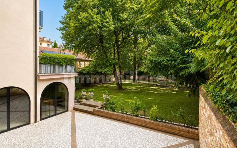 Trilocale Contrà Lodi, 27, Centro Storico, Vicenza — foto 17 di 30