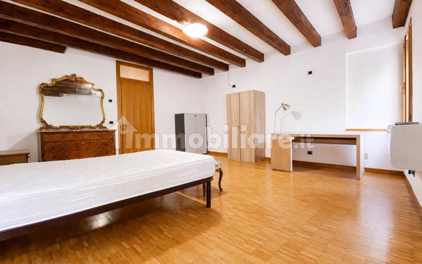 Trilocale Contrà Lodi, 27, Centro Storico, Vicenza — foto 6 di 30