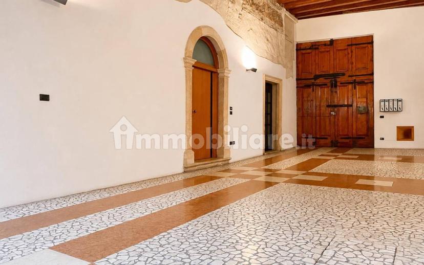 Trilocale Contrà Lodi, 27, Centro Storico, Vicenza — foto 22 di 30