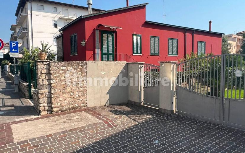 Villa bifamiliare via Antonio Gramsci 21, Centro, Fondi — foto 3 di 22