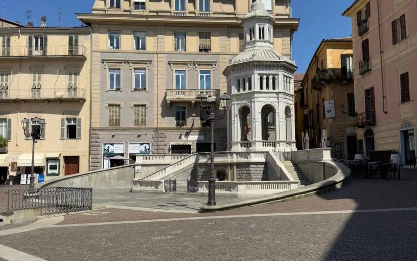 Appartamento buono stato, terzo piano, Centro, Acqui Terme — foto 8 di 30