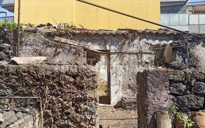 Rustico via Maugeri 12, Valverde — foto 13 di 37