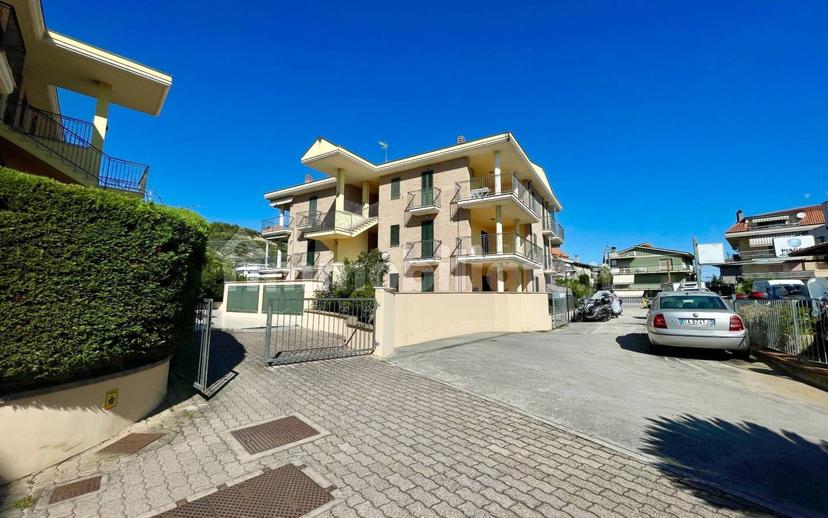 Trilocale via Lombardia 23, Centro, Grottammare — foto 7 di 15