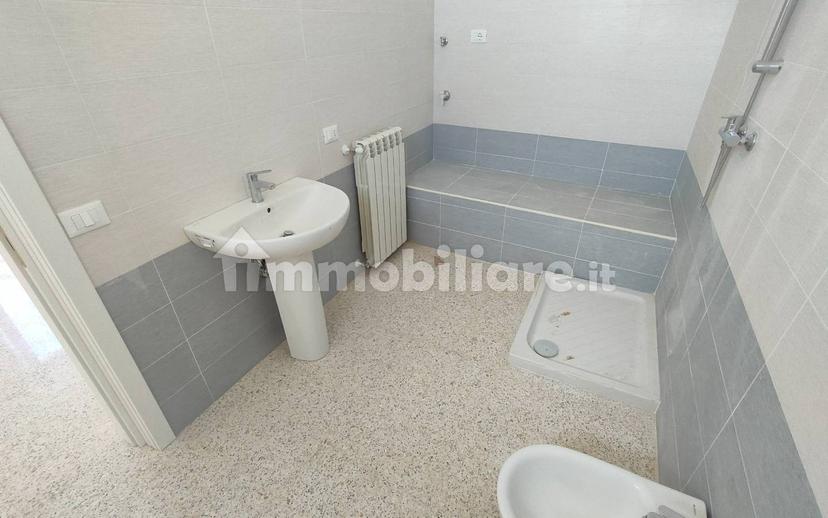Quadrilocale ottimo stato, secondo piano, Villa Comunale, L'Aquila — foto 3 di 68
