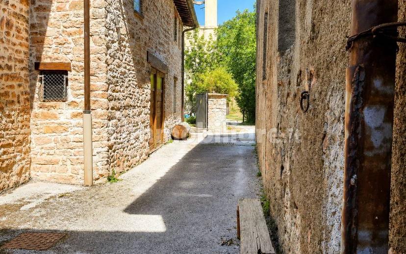 Quadrilocale frazione Fondi, Ponte Santa Lucia, Colfiorito, Annifo, Foligno — foto 3 di 15