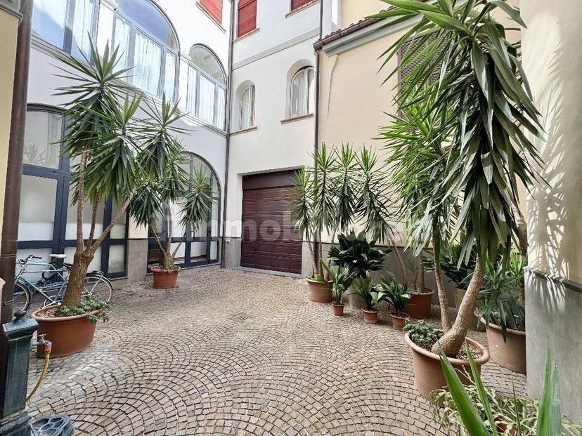 Mansarda buono stato, 45 m², Centro Storico, Reggio Emilia — foto 3 di 15