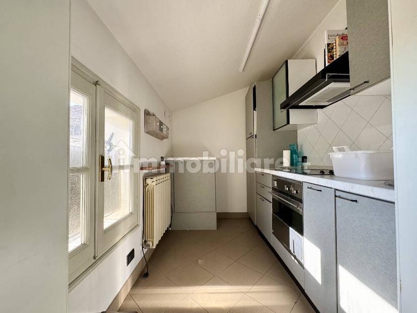 Mansarda buono stato, 45 m², Centro Storico, Reggio Emilia