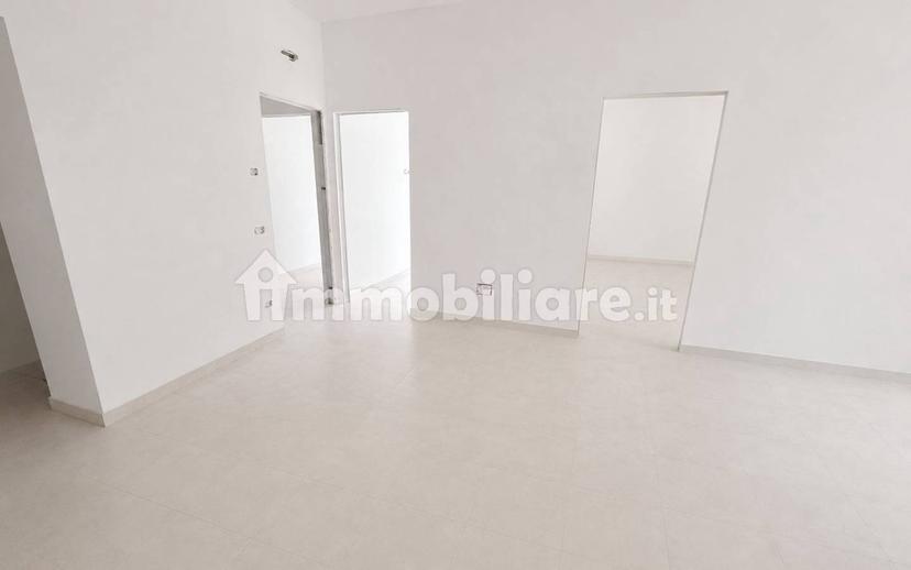 Trilocale ottimo stato, piano terra, Centro, Falconara Marittima — foto 2 di 4