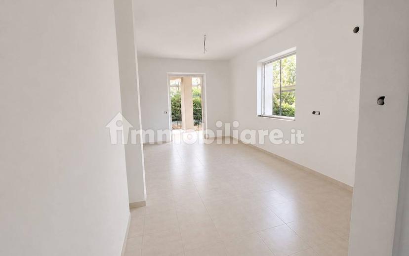 Trilocale ottimo stato, piano terra, Centro, Falconara Marittima