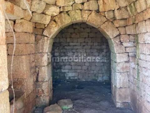 Rustico Contrada Santoro Galante, Campanile, Fumarola, Cavalleriza, Ostuni — foto 3 di 8