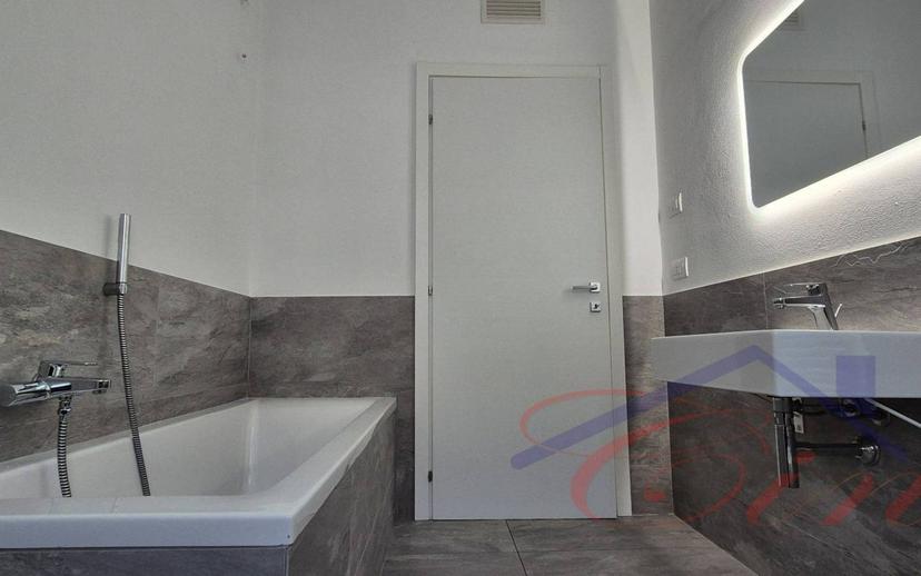 Trilocale piazza Giosuè Carducci, Castello, Lecco — foto 3 di 32