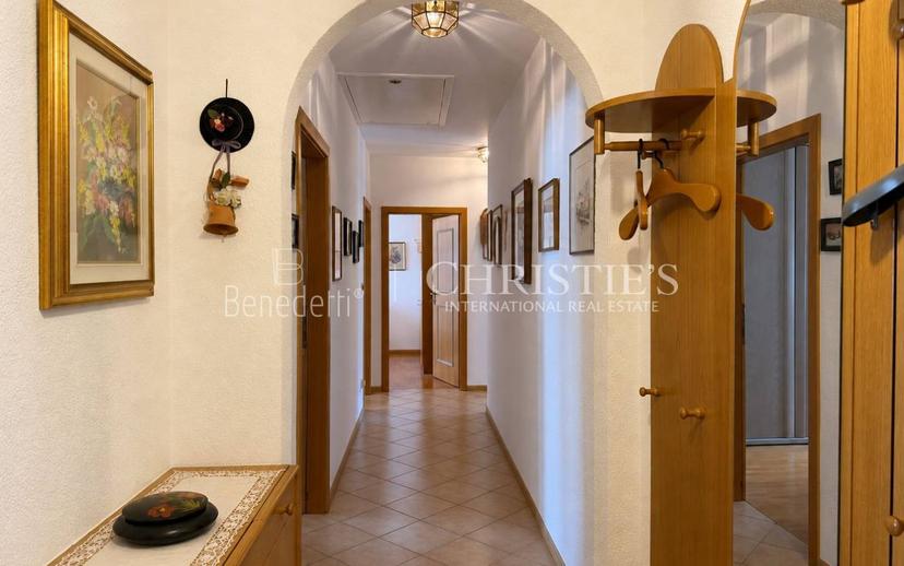 Trilocale via Laurin 220B, Zona Laurin, Lagundo