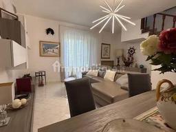Villa unifamiliare via Papa Giovanni Xxiii, 20, Centro, Capranica