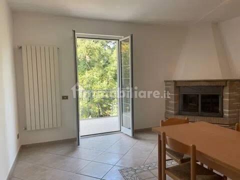 Trilocale via Di Ronciglione, 112, Centro, Sutri — foto 3 di 9