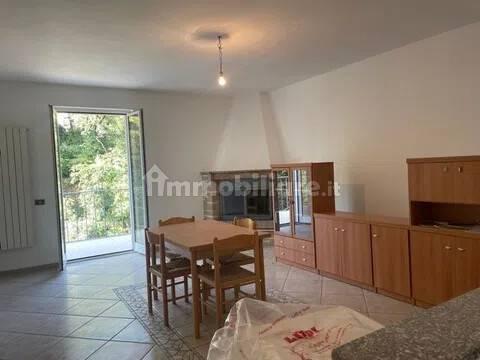 Trilocale via Di Ronciglione, 112, Centro, Sutri — foto 2 di 9