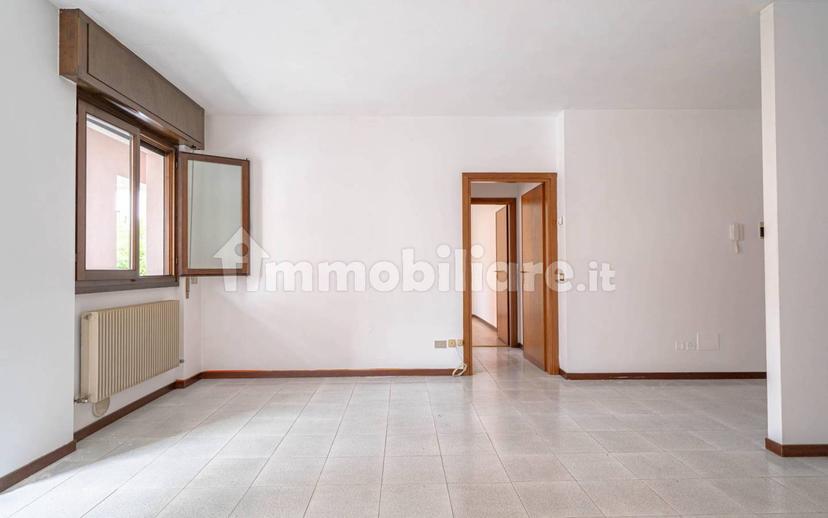 Bilocale via Gorizia, 19, Centro, Sondrio
