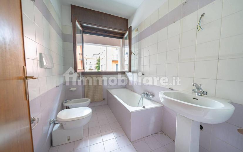 Bilocale via Gorizia, 19, Centro, Sondrio — foto 10 di 21