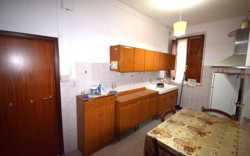 Trilocale buono stato, piano terra, Centro, Russi