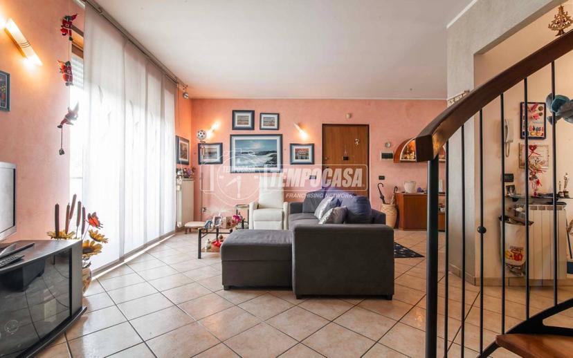 Trilocale via Quintino Sella 1, Gorla Minore — foto 3 di 23