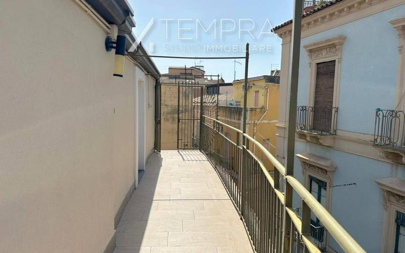 Appartamento via Santa Chiara 11, Adrano — foto 10 di 29